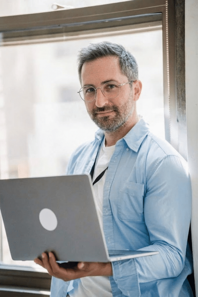 Portrait de Thibault Touzet, Cofondateur, consultant SEO de TroisSix